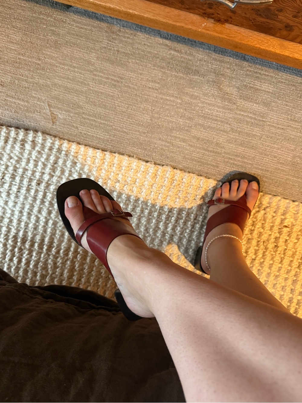 Kenneth Cole Burgundy Leather Toe-Loop Heeled Sandals